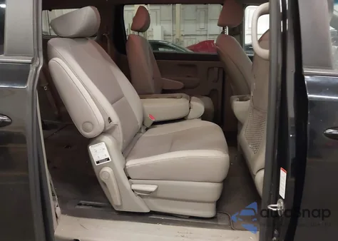 2016 Kia Sedona Lx z USA, uszkodzony, nr VIN KNDMB5C12G6148672